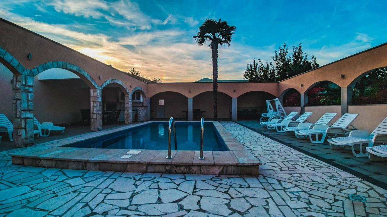 Holiday Home Rozic - Villa With Private Seasonal Heated Pool Mostar Dış mekan fotoğraf