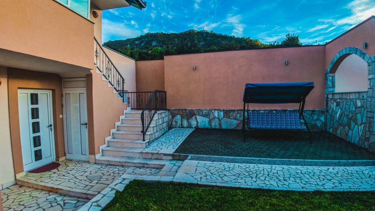 Holiday Home Rozic - Villa With Private Seasonal Heated Pool Mostar Dış mekan fotoğraf